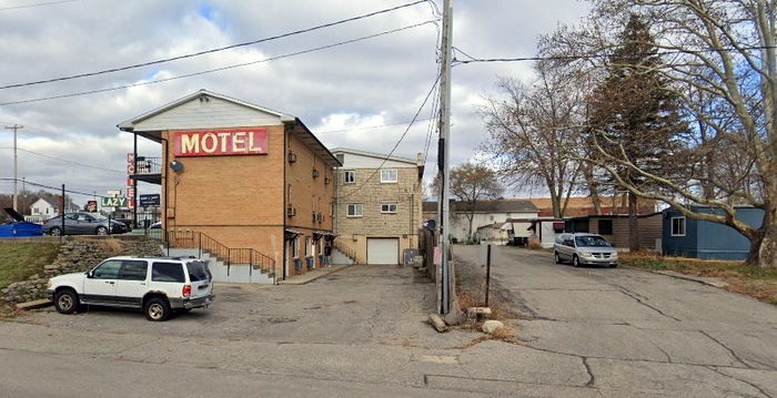 Lazy T Motel - Web Listing (newer photo)